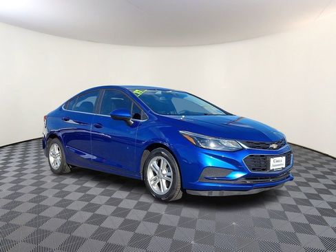 Used 2017 Chevrolet Cruze LT image 1