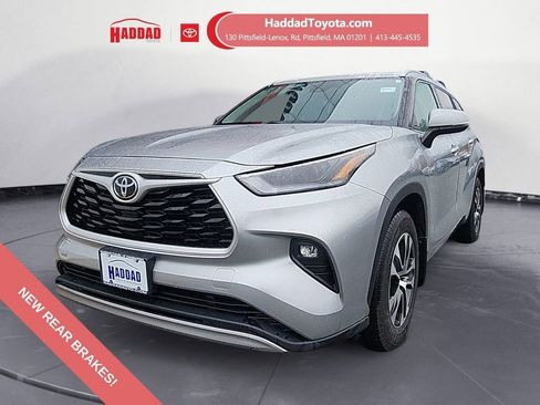Used 2021 Toyota Highlander XLE AWD/4WD image 1