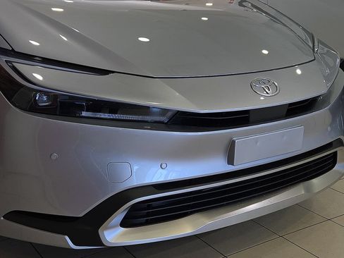 New 2026 Toyota Prius Plug-In Hybrid FWD image 6