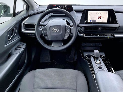 Used 2025 Toyota Prius LE image 5