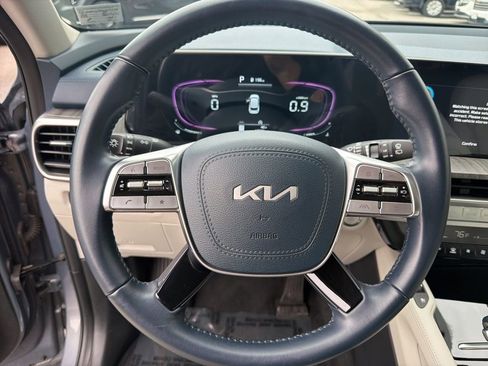Used 2024 Kia Telluride EX w/ EX Captain's Chair Package image 18
