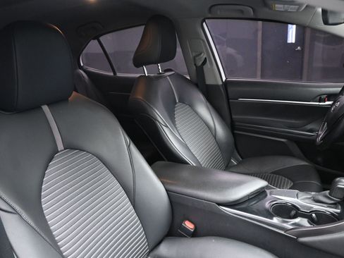 Certified 2020 Toyota Camry SE image 20