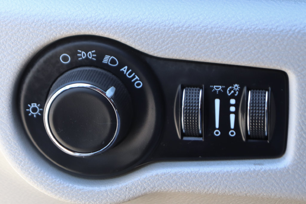 Used 2023 Chrysler Voyager LX FWD image 20
