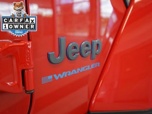 Used 2025 Jeep Wrangler Unlimited Sahara AWD/4WD image 15