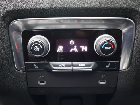 Used 2022 Chevrolet Tahoe Z71 w/ Luxury Package image 31