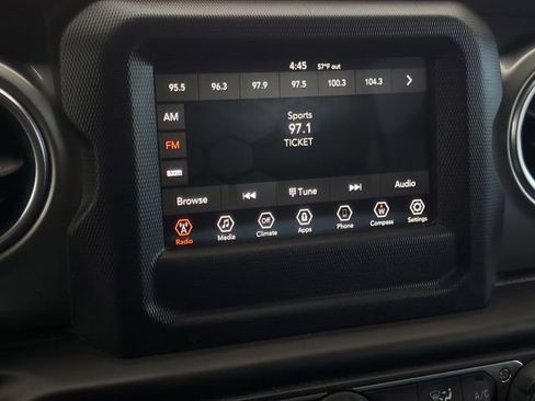 Used 2020 Jeep Wrangler Unlimited Sahara image 21