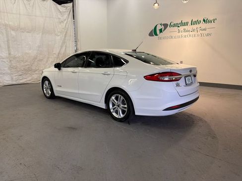 Used 2018 Ford Fusion SE FWD image 4