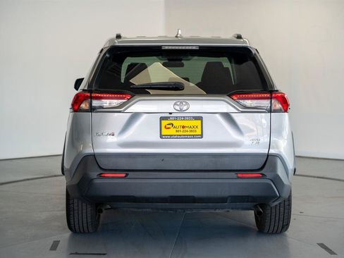Used 2021 Toyota RAV4 LE AWD/4WD image 6