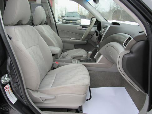 Used 2010 Subaru Forester 2.5X Premium w/ Popular Equipment Group 1A image 7