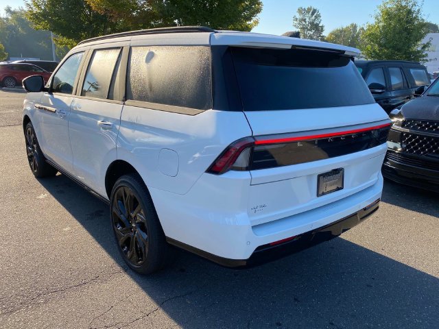 New 2027 Lincoln Navigator Reserve w/ Jet Appearance Package AWD/4WD image 28