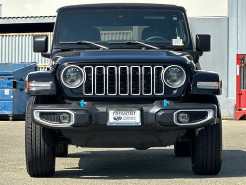 Used 2024 Jeep Wrangler Unlimited Sahara AWD/4WD image 9