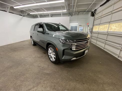 Used 2024 Chevrolet Suburban High Country w/ Advanced Technology Package AWD/4WD image 8