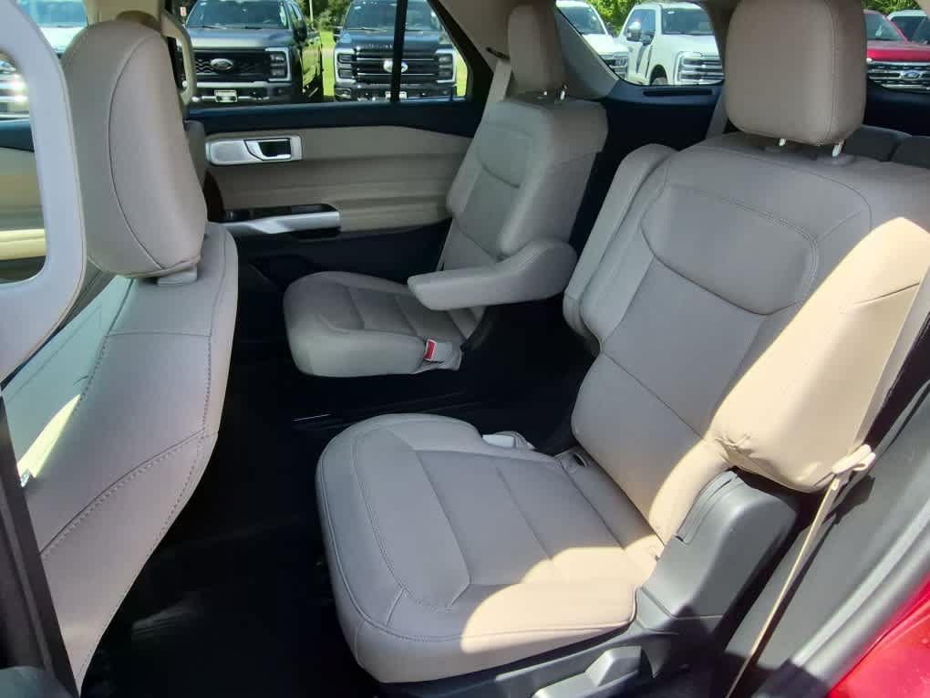 Used 2024 Ford Explorer Limited w/ Limited Technology Package RWD image 8
