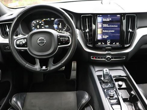 Used 2018 Volvo XC60 T8 R-Design w/ Convenience Package AWD/4WD image 16