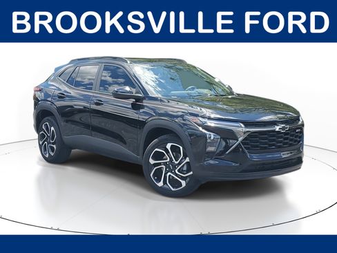 Used 2025 Chevrolet Trax RS w/ Sunroof Package FWD image 1