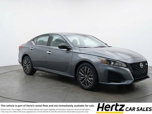 Used 2025 Nissan Altima 2.5 SV image 1