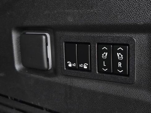 Used 2022 GMC Yukon SLT w/ SLT Premium Package image 13