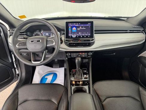 Used 2025 Jeep Compass Limited AWD/4WD image 3