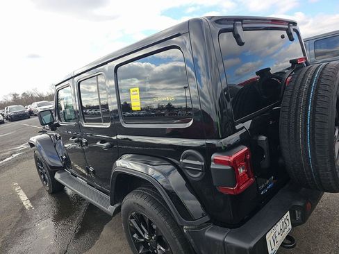 Used 2025 Jeep Wrangler Unlimited Sahara image 7