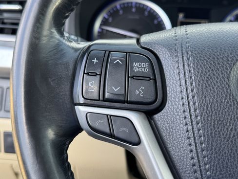 Used 2019 Toyota Highlander XLE image 30