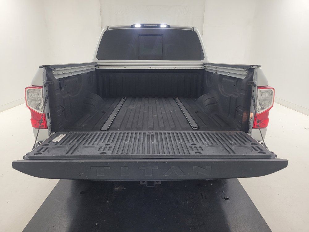 Used 2020 Nissan Titan SV w/ SV Convenience Package RWD image 29