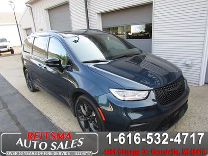 Used 2025 Chrysler Pacifica Limited