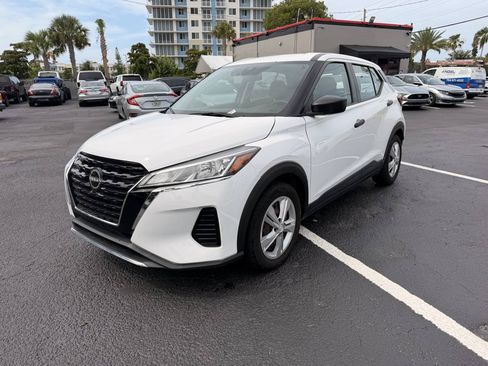 Used 2022 Nissan Kicks S FWD image 7
