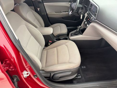 Used 2020 Hyundai Elantra SE w/ Winter Weather Package FWD image 27