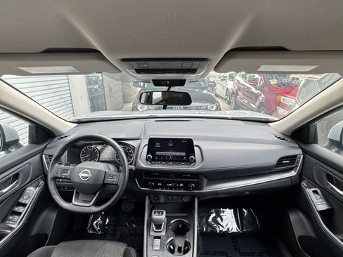 Used 2025 Nissan Rogue SV image 34