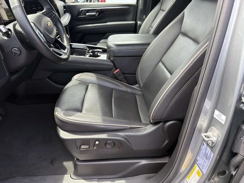 Used 2025 Chevrolet Tahoe Premier AWD/4WD image 21