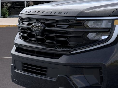 New 2025 Ford Expedition Platinum w/ Stealth Performance Package AWD/4WD image 17