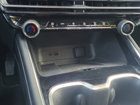 Used 2024 Chevrolet Traverse LT image 31