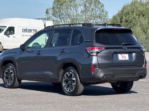 Used 2025 Subaru Forester Premium AWD/4WD image 5
