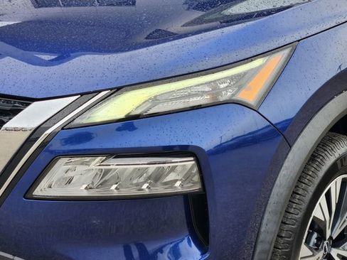 Used 2023 Nissan Rogue SV image 6