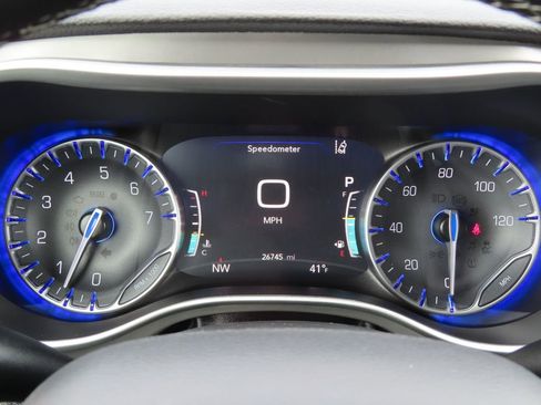 Certified 2025 Chrysler Pacifica Select image 17