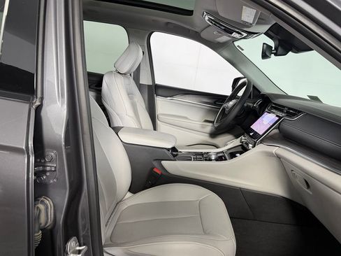 Certified 2022 Jeep Grand Cherokee Overland AWD/4WD image 29