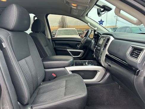 Used 2018 Nissan Titan SV w/ SV Convenience Package image 26
