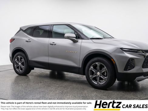 Used 2025 Chevrolet Blazer LT FWD image 1