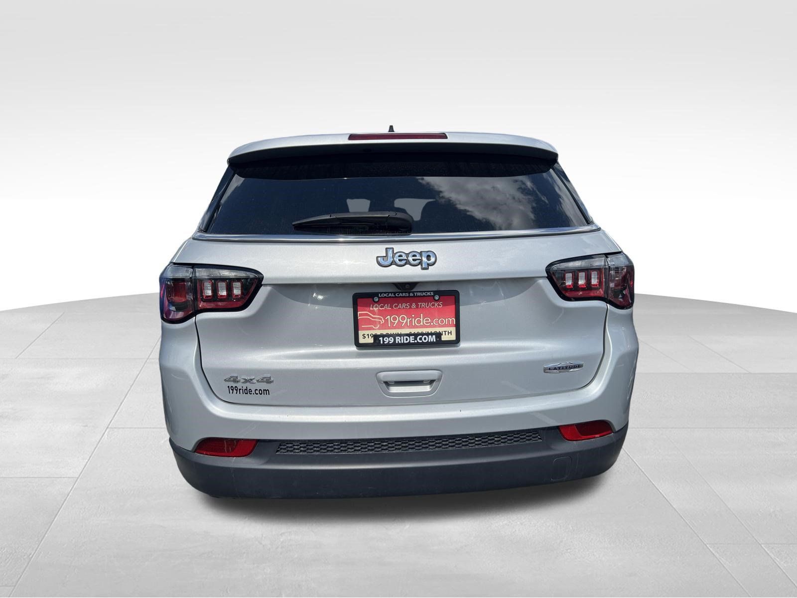 Used 2024 Jeep Compass Latitude AWD/4WD image 7