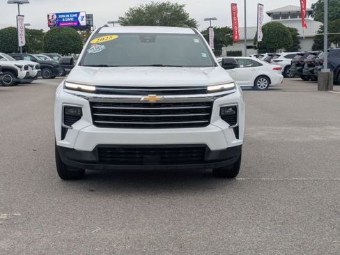 Used 2025 Chevrolet Traverse LT FWD image 8