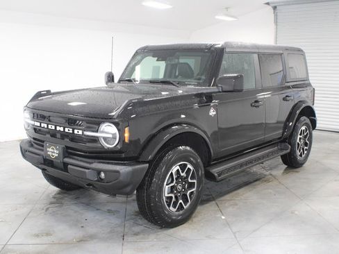 New 2025 Ford Bronco Outer Banks image 3