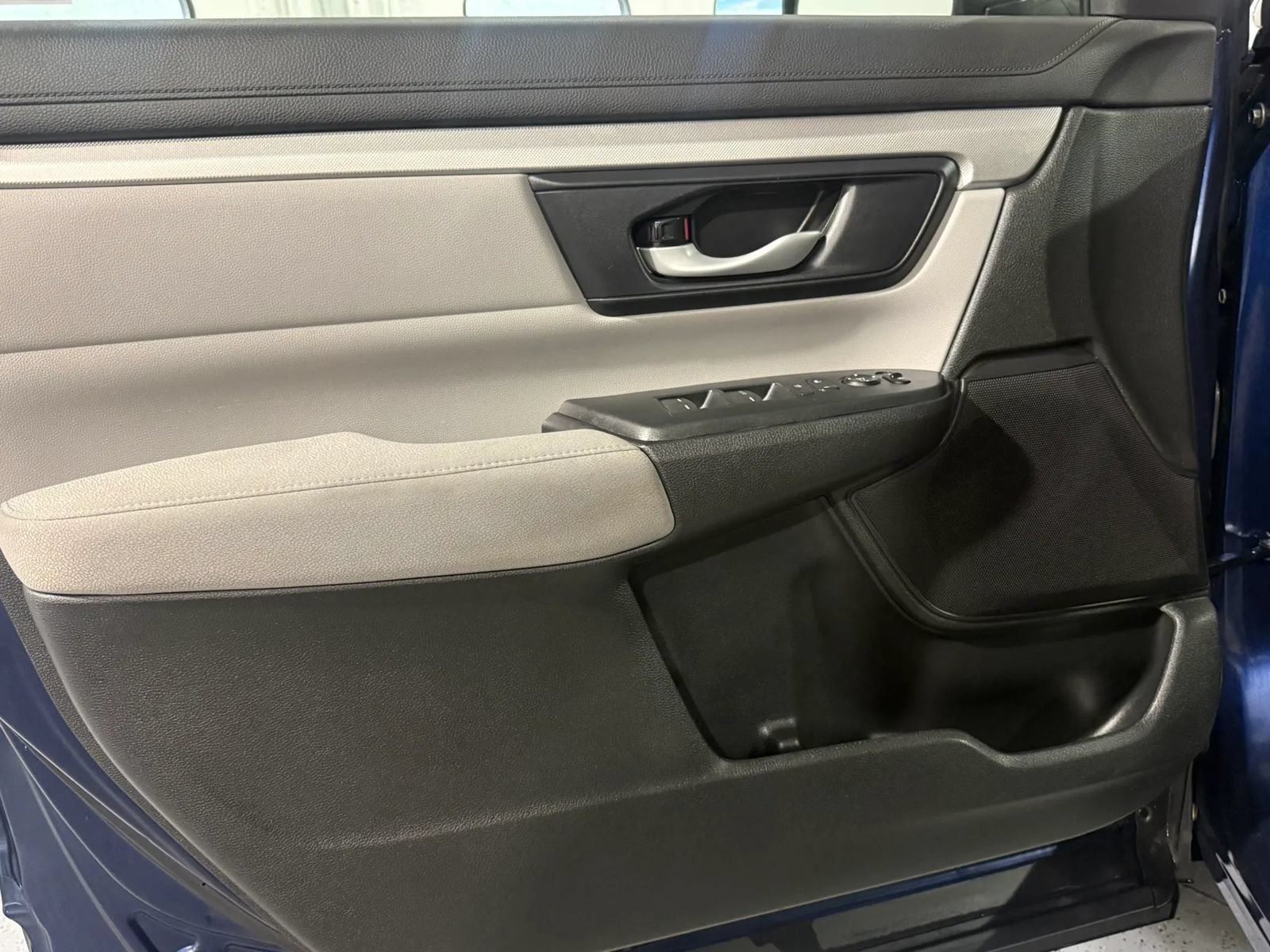 Used 2020 Honda CR-V LX image 23