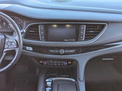 Used 2022 Buick Enclave Avenir w/ Avenir Technology Package image 17