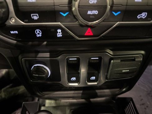 Used 2021 Jeep Wrangler Sport image 16