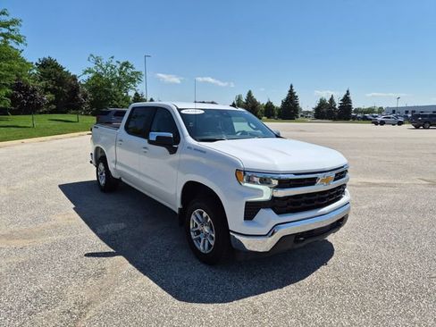 Used 2024 Chevrolet Silverado 1500 LT AWD/4WD image 3