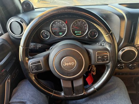 Used 2011 Jeep Wrangler Unlimited Rubicon w/ Dual Top Group AWD/4WD image 22