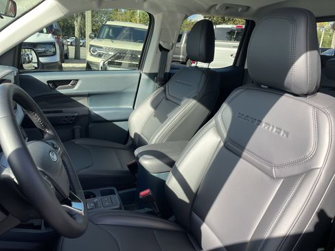 New 2025 Ford Maverick Lariat w/ Black Appearance Package image 13