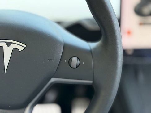 Used 2022 Tesla Model Y Performance image 45