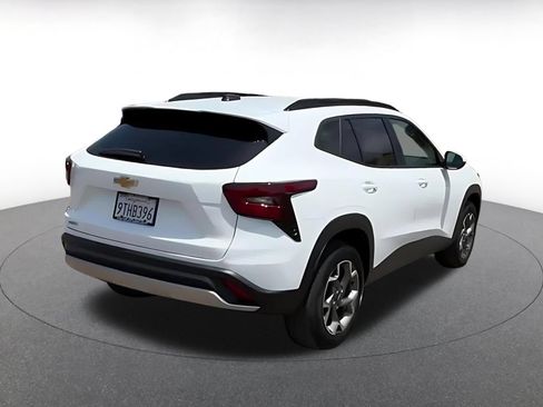 Used 2025 Chevrolet Trax LT FWD image 14