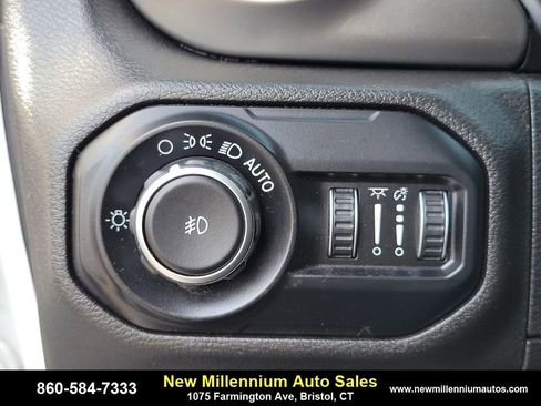 Used 2019 Jeep Wrangler Unlimited Sahara image 21